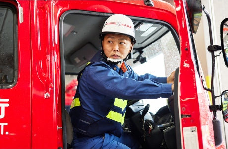 的確かつ迅速なポンプ運用で火勢の制圧と隊員の安全を守る