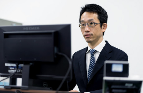 デスクワークの様子